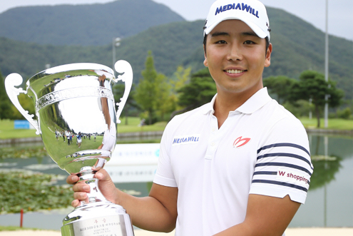 KPGA 데뷔 3년 만에 첫 우승 김태우 프로 인터뷰…“경기 전 준비한 모든걸 다 쏟아 부었죠” / 